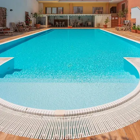 Apartment Relaxing Cristal Bedroom Sleeps Num1502 Santa Teresa Gallura